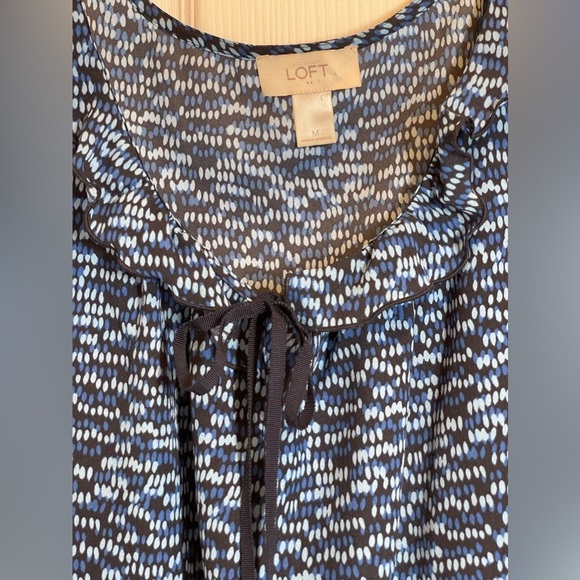 LOFT Women’s Dot Printed Sleeveless Tank Top With Ruffle V- Neck Tie Size Medium - Picture 2 of 4